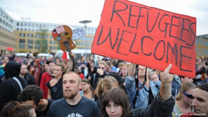 Germany welcomes 10,000 new refugees - VIDEO